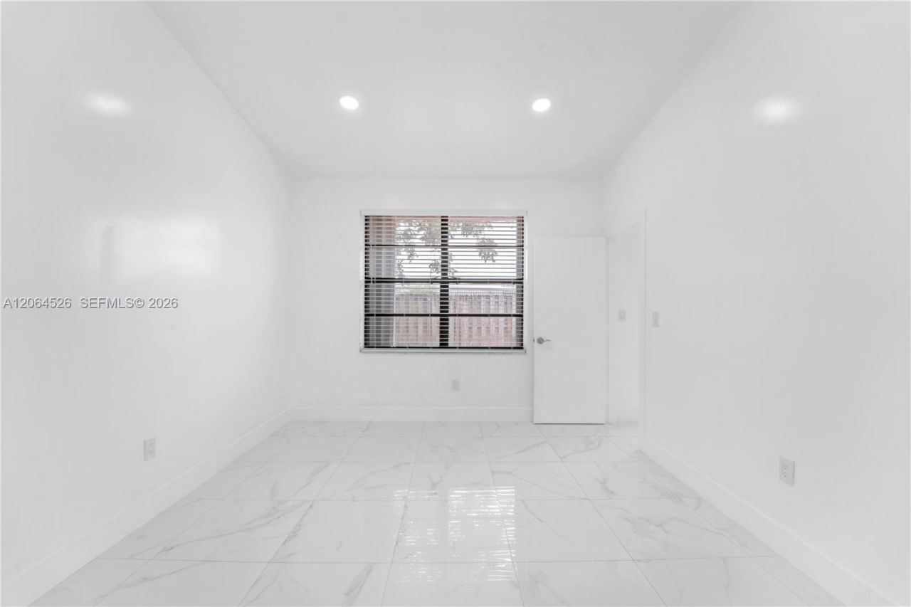6742 NW 188th Ter , Unit 6742, Hialeah, FL 33015 Photo