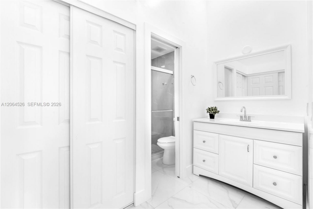 6742 NW 188th Ter , Unit 6742, Hialeah, FL 33015 Photo