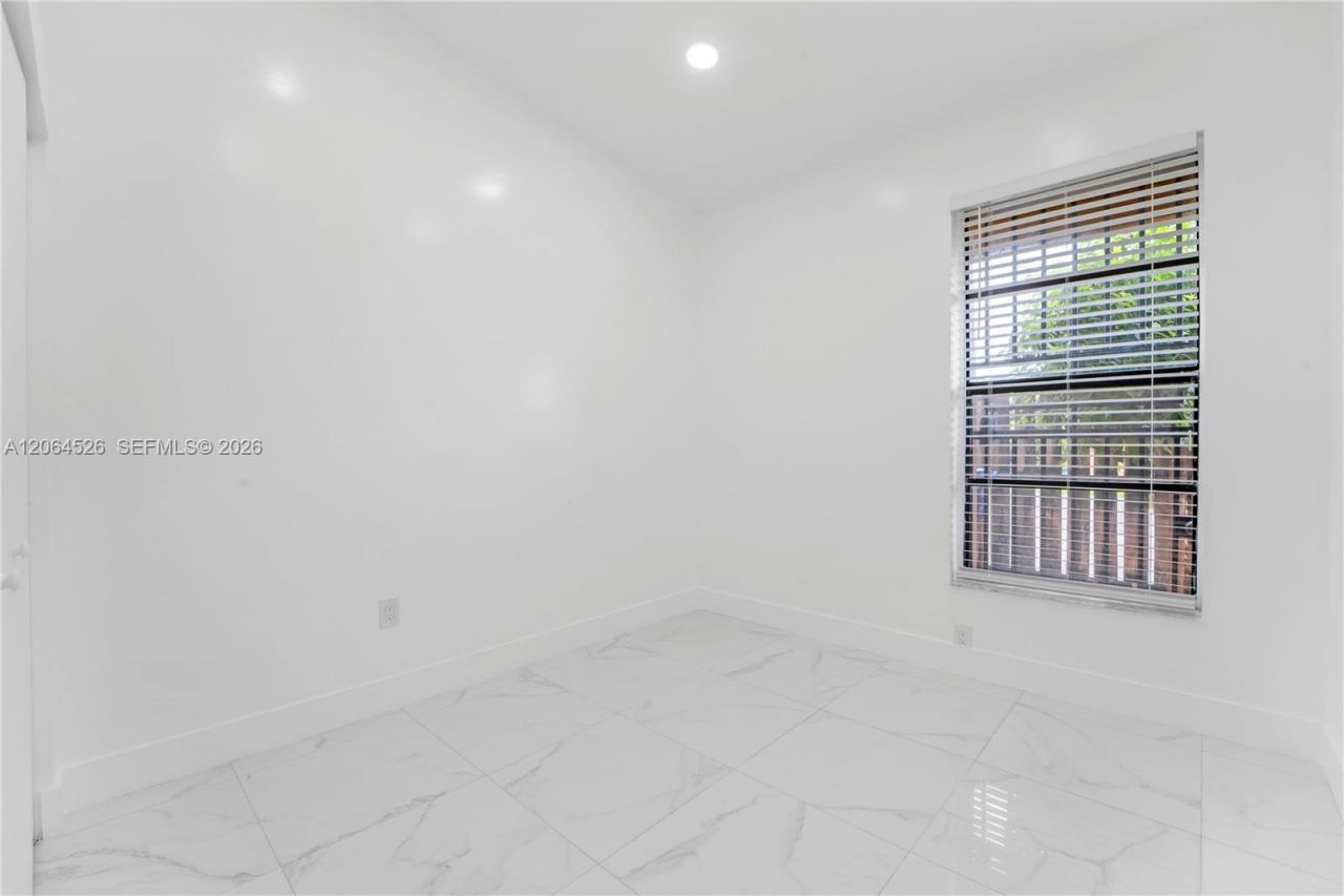 6742 NW 188th Ter , Unit 6742, Hialeah, FL 33015 Photo
