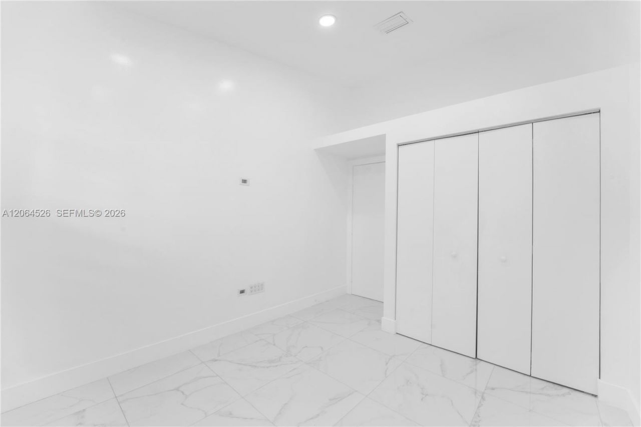6742 NW 188th Ter , Unit 6742, Hialeah, FL 33015 Photo