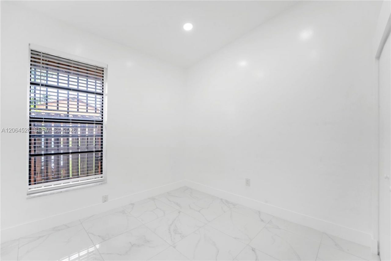 6742 NW 188th Ter , Unit 6742, Hialeah, FL 33015 Photo