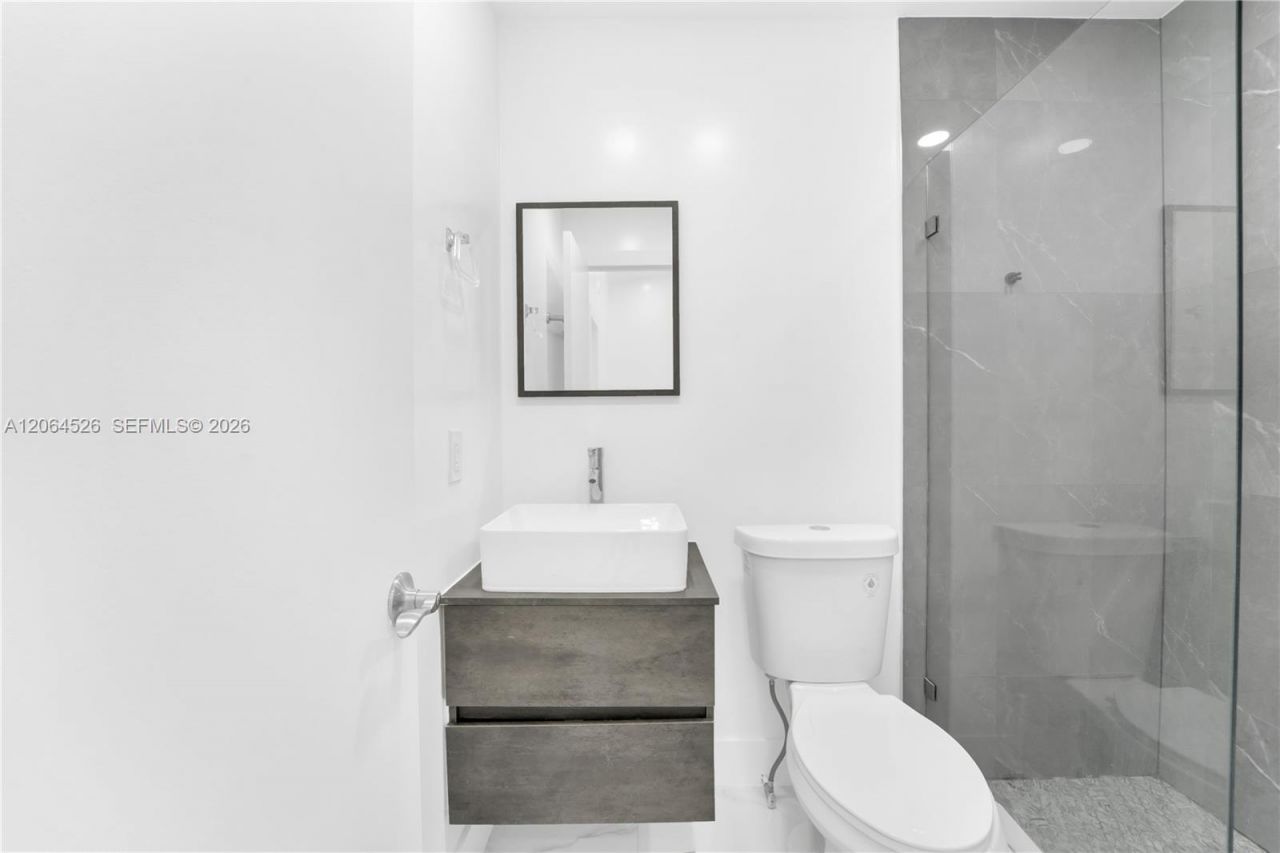 6742 NW 188th Ter , Unit 6742, Hialeah, FL 33015 Photo