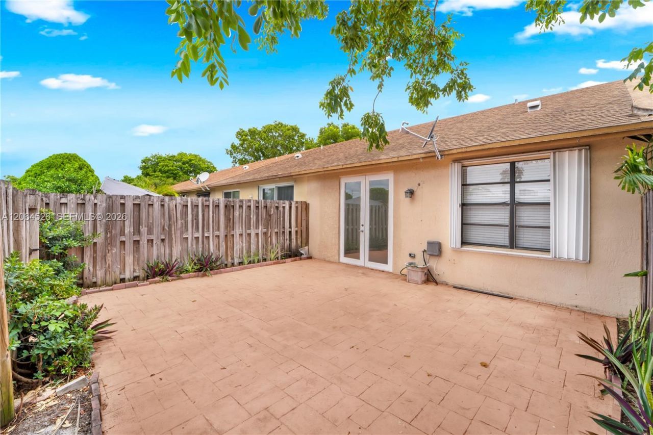 6742 NW 188th Ter , Unit 6742, Hialeah, FL 33015 Photo
