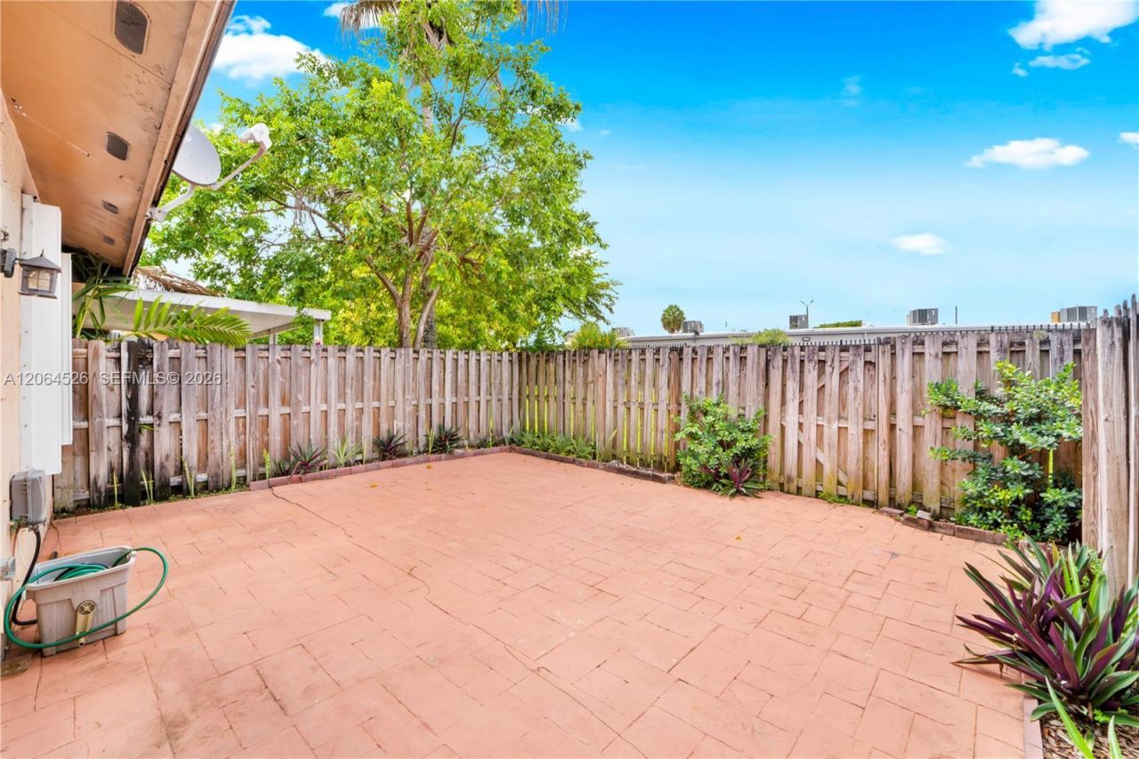 6742 NW 188th Ter , Unit 6742, Hialeah, FL 33015 Photo