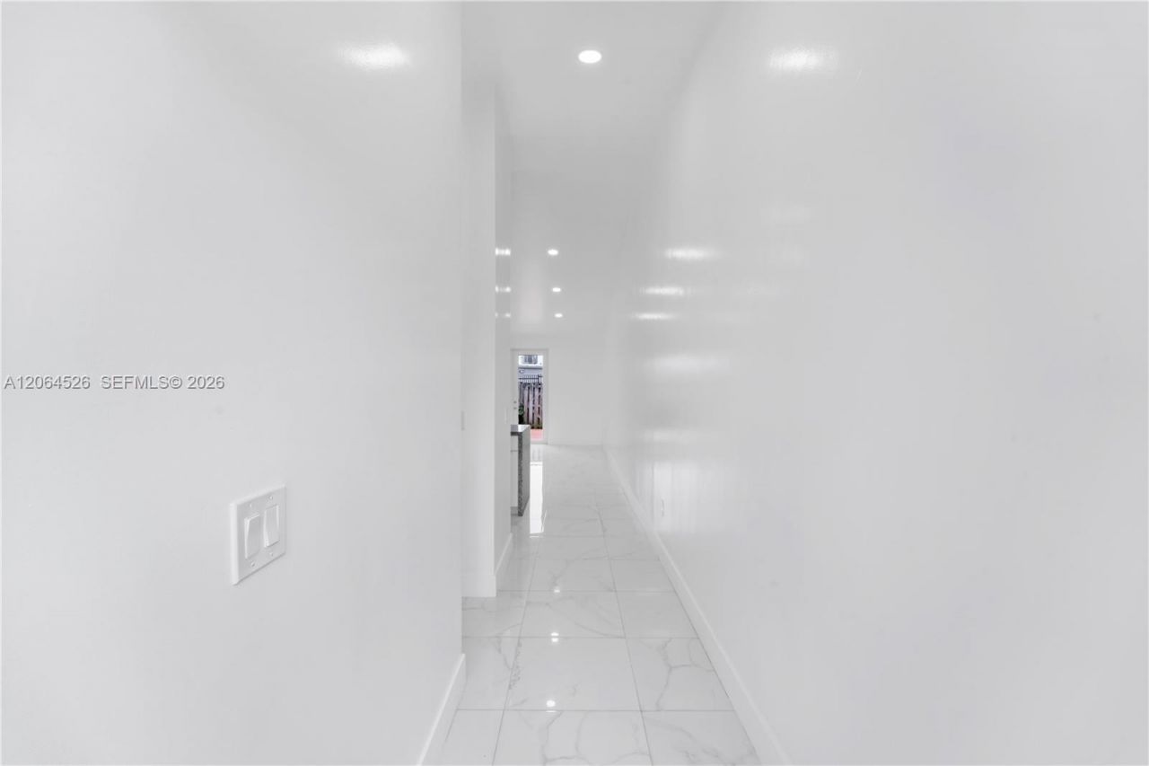 6742 NW 188th Ter , Unit 6742, Hialeah, FL 33015 Photo