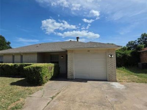 216 Tejas Drive, Glenn Heights, TX 75154