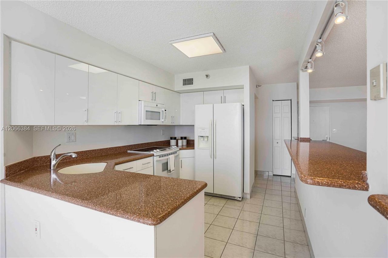 3530 Mystic Pointe Dr, Unit 3214, Aventura, FL 33180 Photo