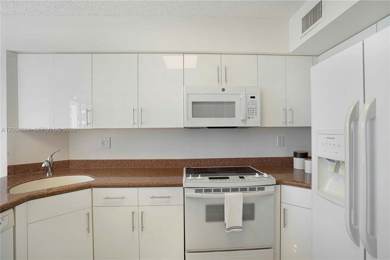 3530 Mystic Pointe Dr, Unit 3214, Aventura, FL 33180 Photo