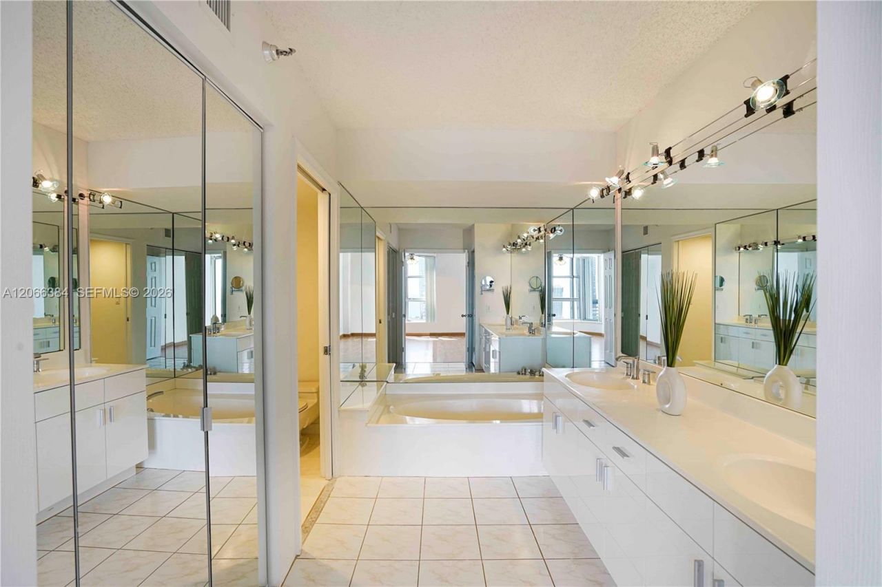 3530 Mystic Pointe Dr, Unit 3214, Aventura, FL 33180 Photo