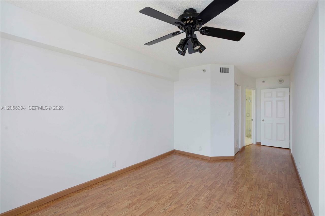 3530 Mystic Pointe Dr, Unit 3214, Aventura, FL 33180 Photo