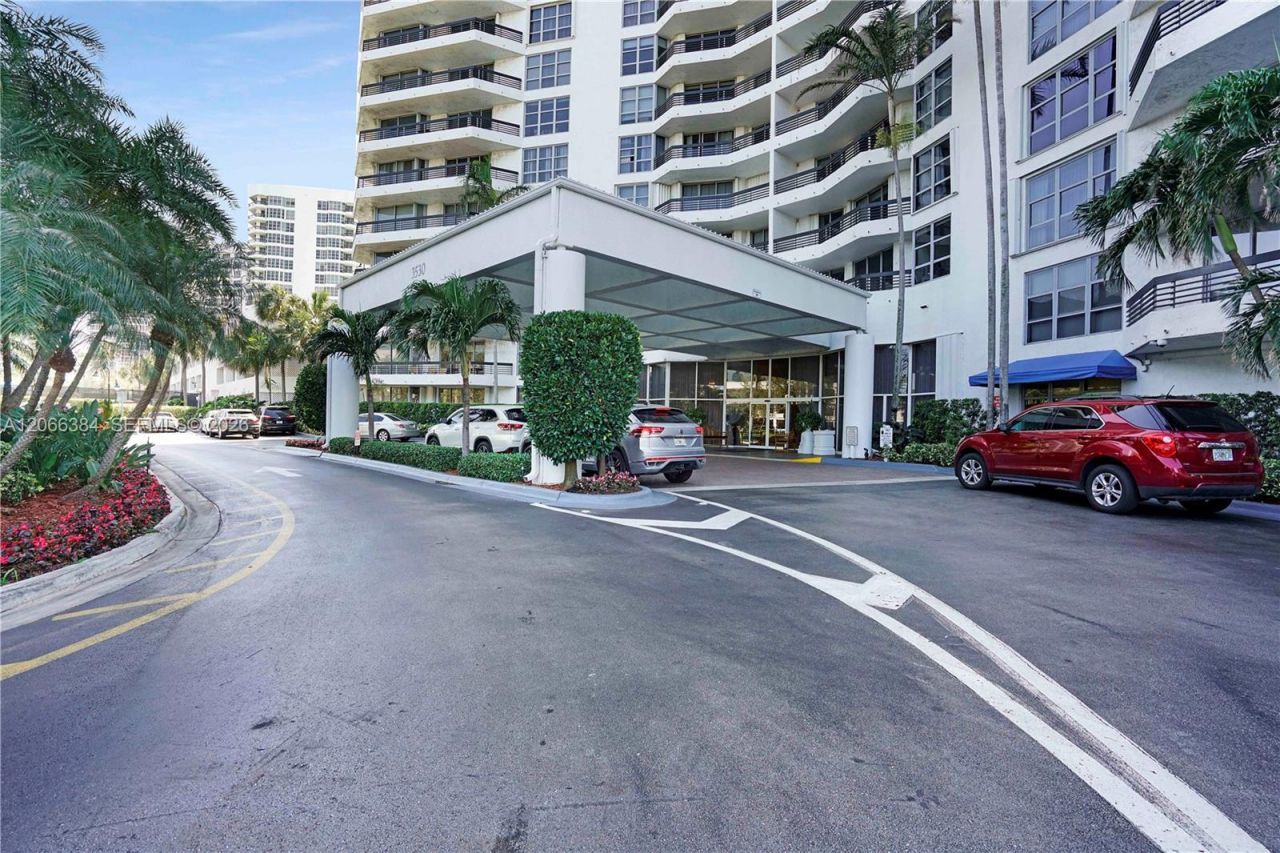 3530 Mystic Pointe Dr, Unit 3214, Aventura, FL 33180 Photo