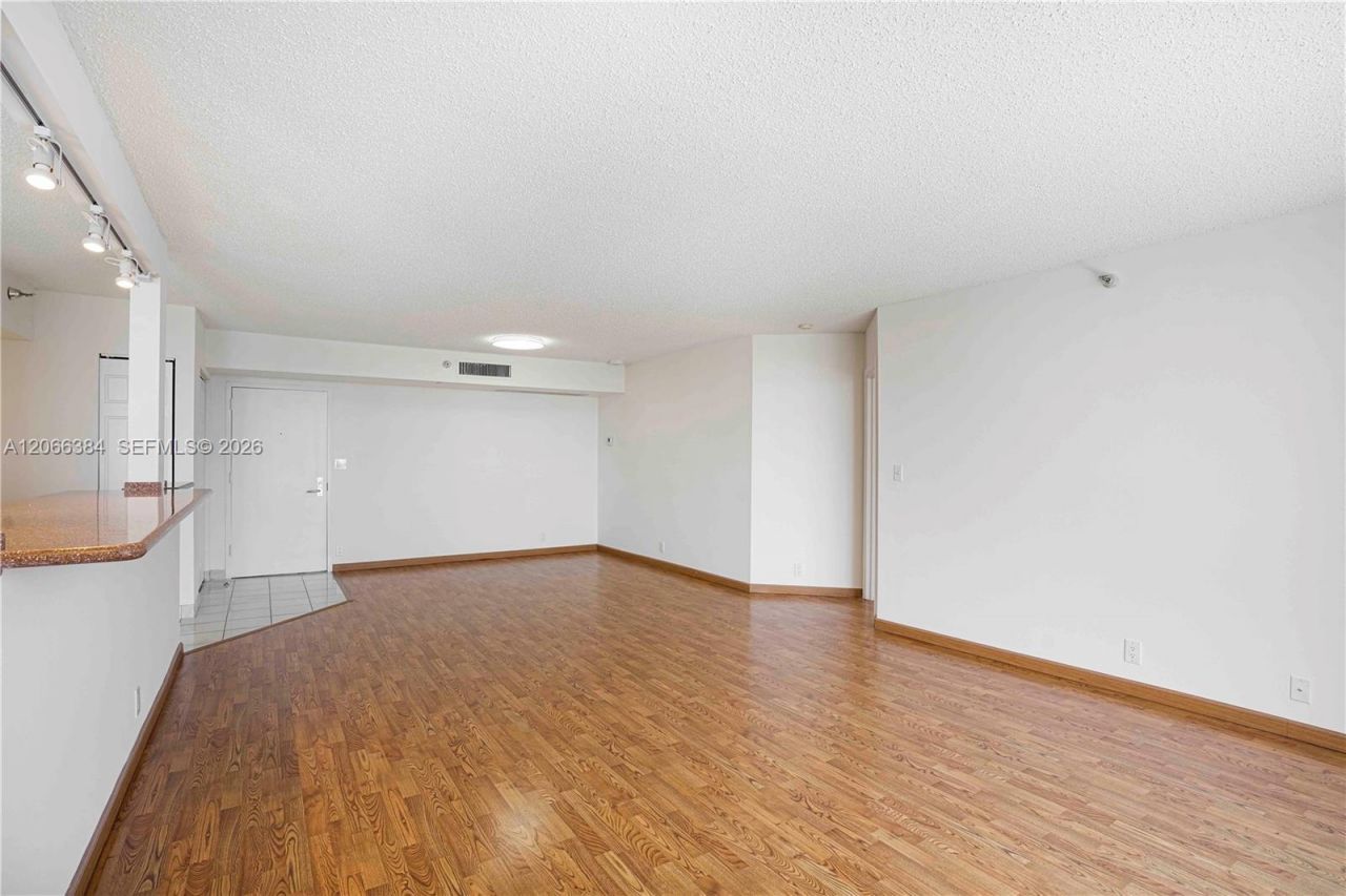 3530 Mystic Pointe Dr, Unit 3214, Aventura, FL 33180 Photo