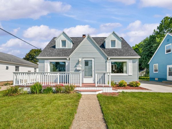 905 Napier Avenue, St. Joseph, MI 49085