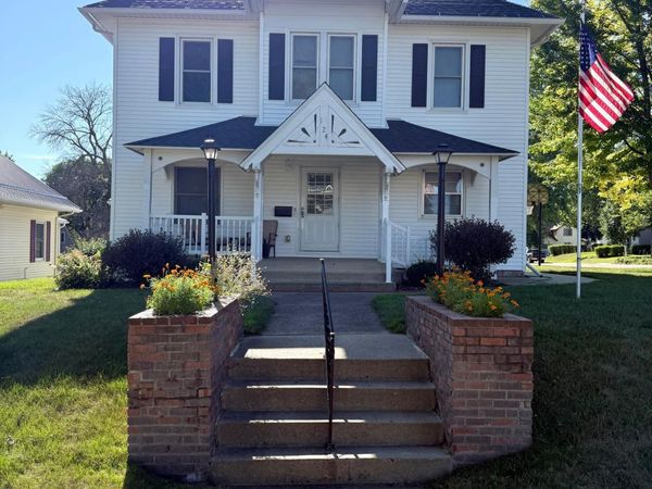 124 N Spring Avenue, Springfield, MN 56087