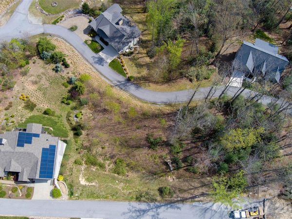 R5 Curtain Bluff , Hendersonville, NC 28791