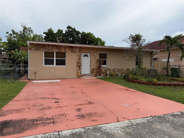 1061 E 20th St , Hialeah, FL 33013