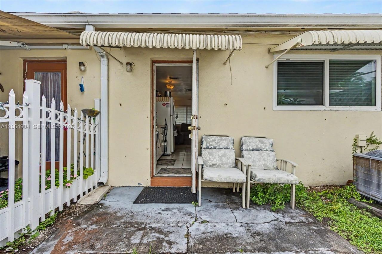 2516 Hayes St , Unit 10, Hollywood, FL 33020 Photo