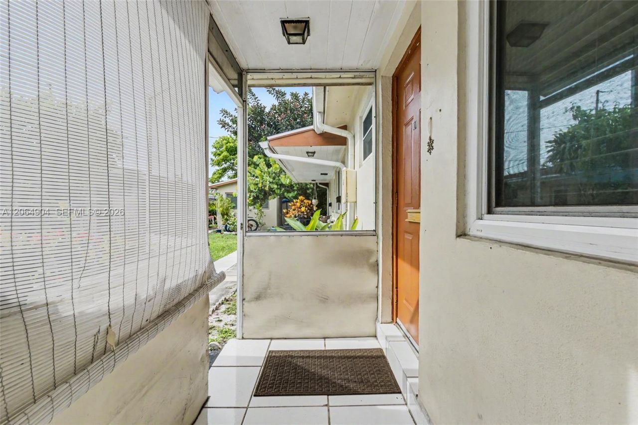 2516 Hayes St , Unit 10, Hollywood, FL 33020 Photo