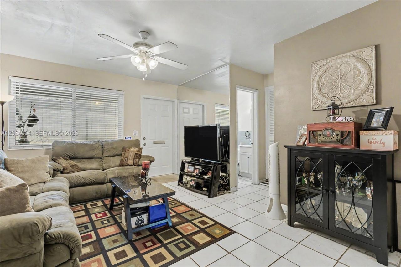2516 Hayes St , Unit 10, Hollywood, FL 33020 Photo