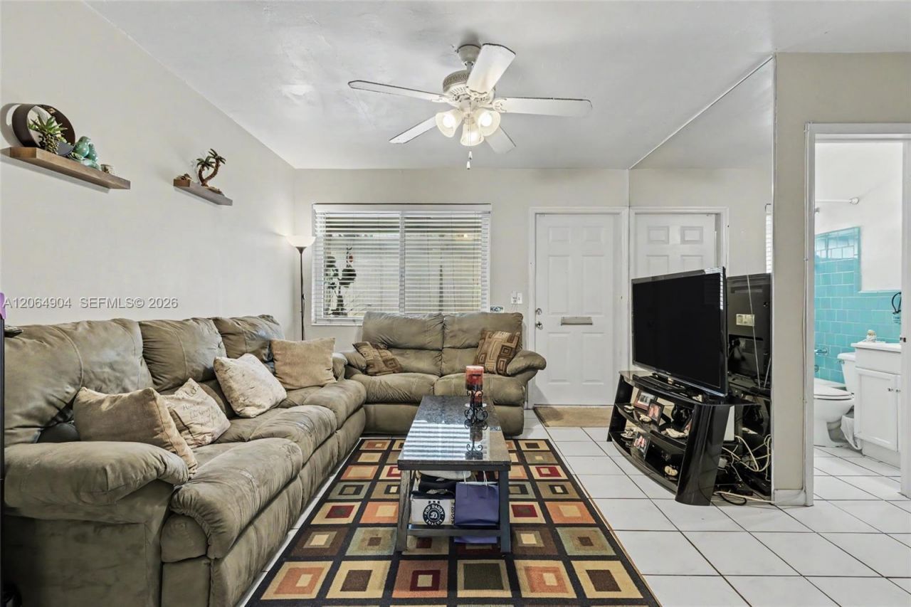 2516 Hayes St , Unit 10, Hollywood, FL 33020 Photo