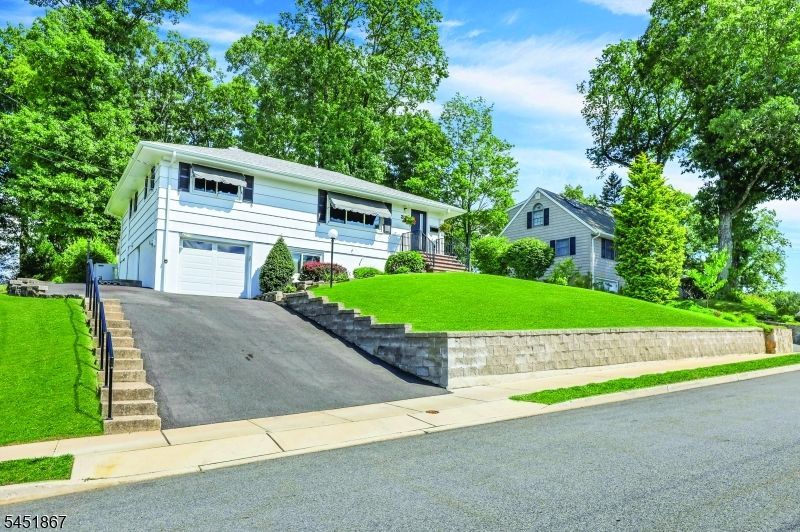 37 Hilltop Ter, Bloomingdale, NJ 07403 Main Photo