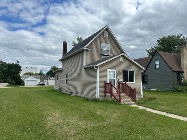 824 Labree Avenue N, Thief River Falls, MN 56701