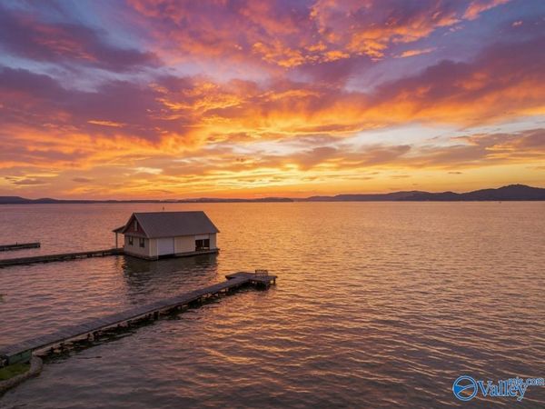 514 Browns Creek Road, Guntersville, AL 35976