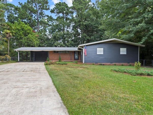 100 Lee Cir., Hattiesburg, MS 39402