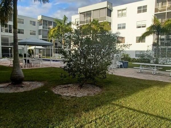 2998 E SUNRISE LAKES Drive E, Unit 121, Sunrise, FL 33322