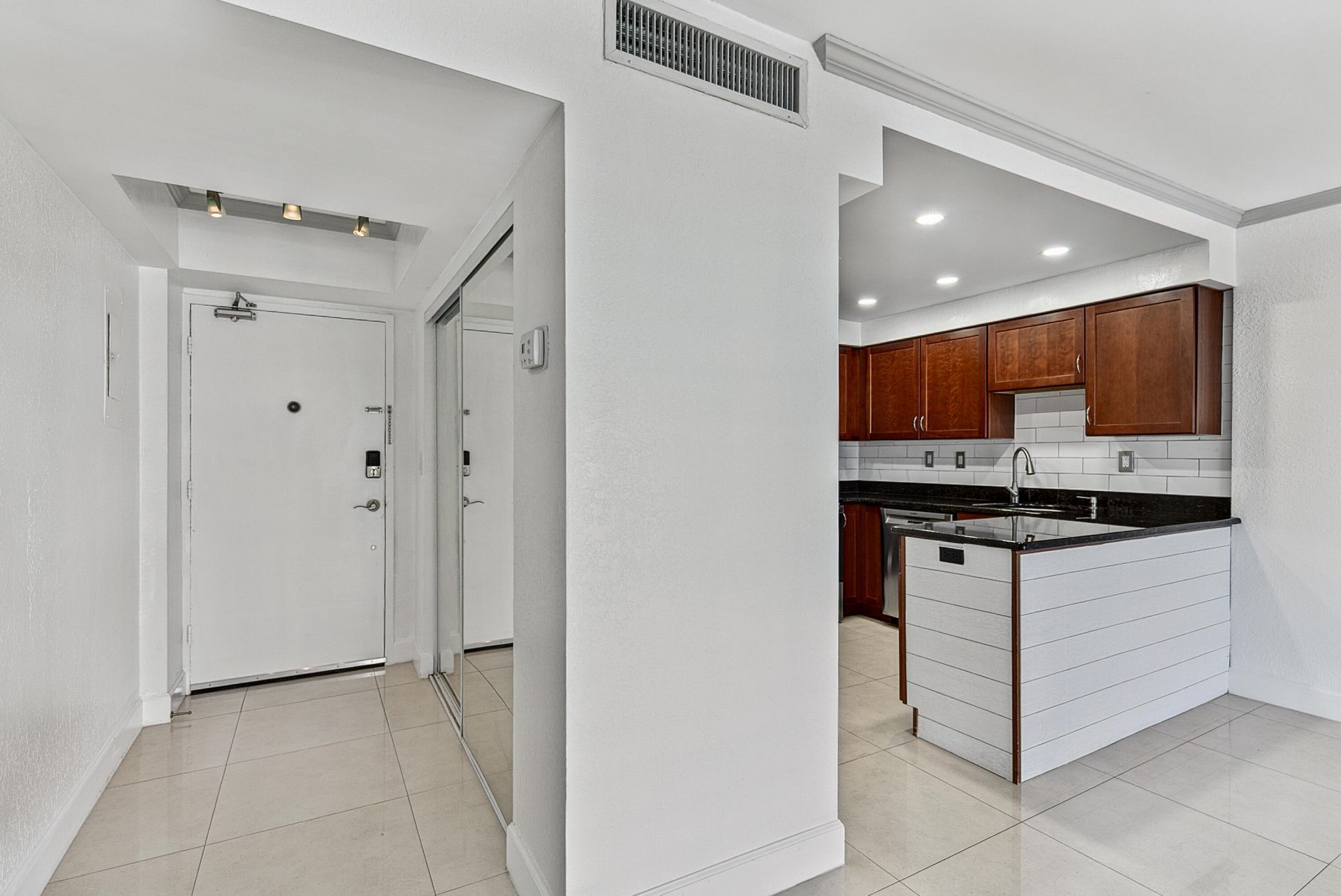 2900 NE 30th Street, Unit 9i, Fort Lauderdale, FL 33306 Photo