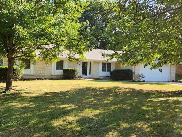 1784 E Lakewood Street, Springfield, MO 65804