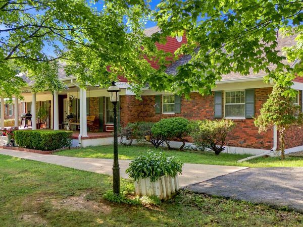 301 W 10th Street , Willow Springs, MO 65793
