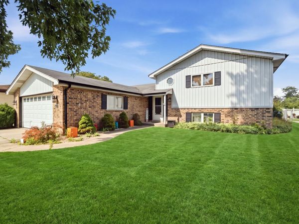 2238 Elmira Avenue, Des Plaines, IL 60018