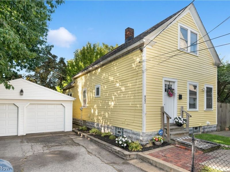 852 Starkweather, Cleveland, OH 44113 Photo 1