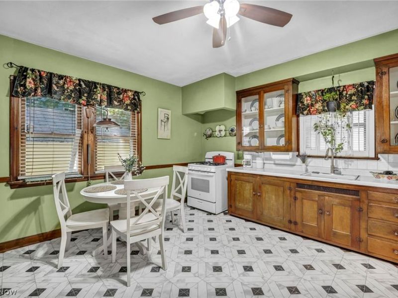 852 Starkweather, Cleveland, OH 44113 Photo 10