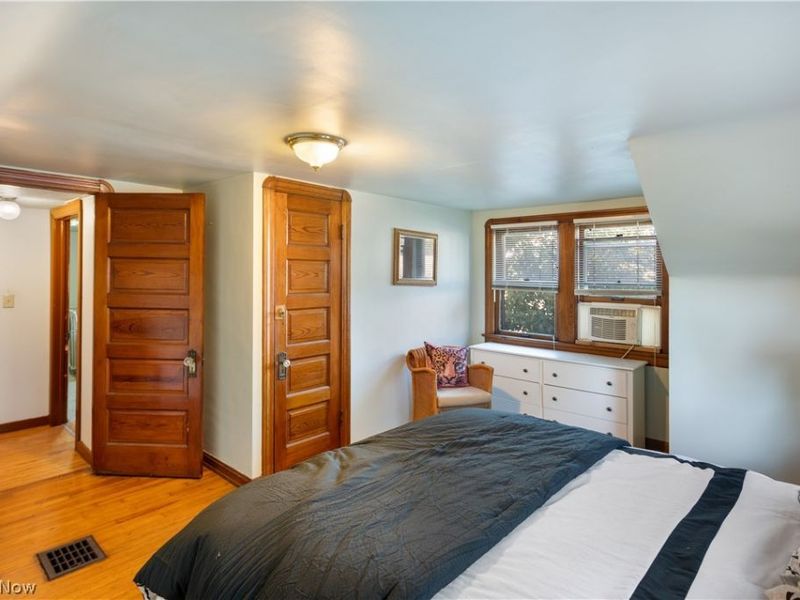 852 Starkweather, Cleveland, OH 44113 Photo 18