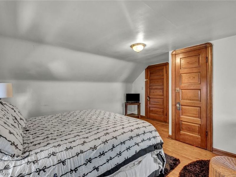 852 Starkweather, Cleveland, OH 44113 Photo 18