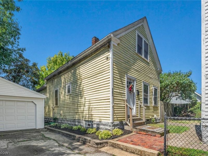 852 Starkweather, Cleveland, OH 44113 Photo 2
