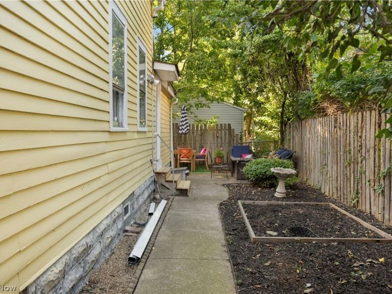 852 Starkweather, Cleveland, OH 44113 Photo 29
