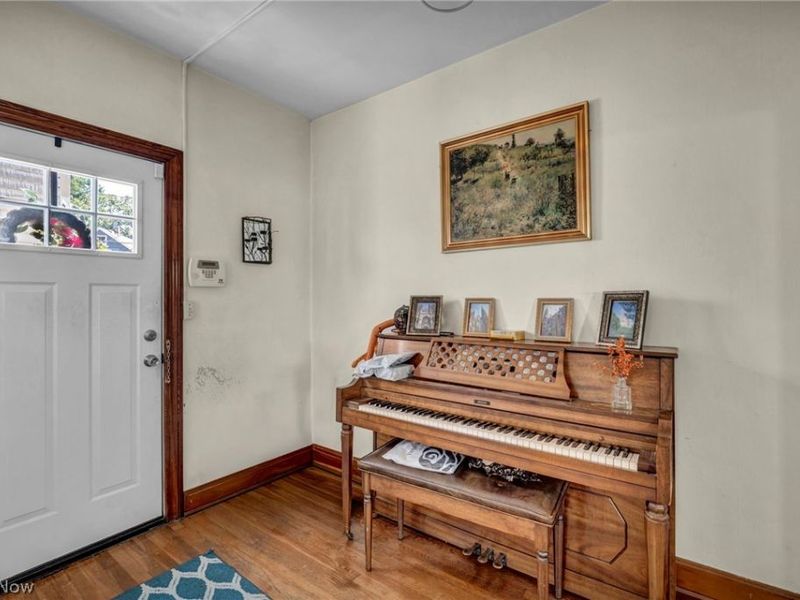 852 Starkweather, Cleveland, OH 44113 Photo 3