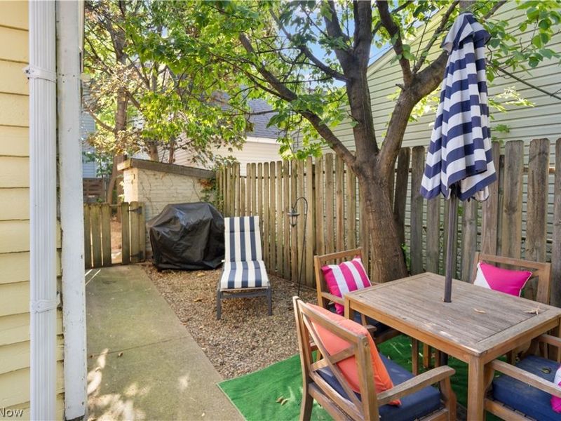 852 Starkweather, Cleveland, OH 44113 Photo 36