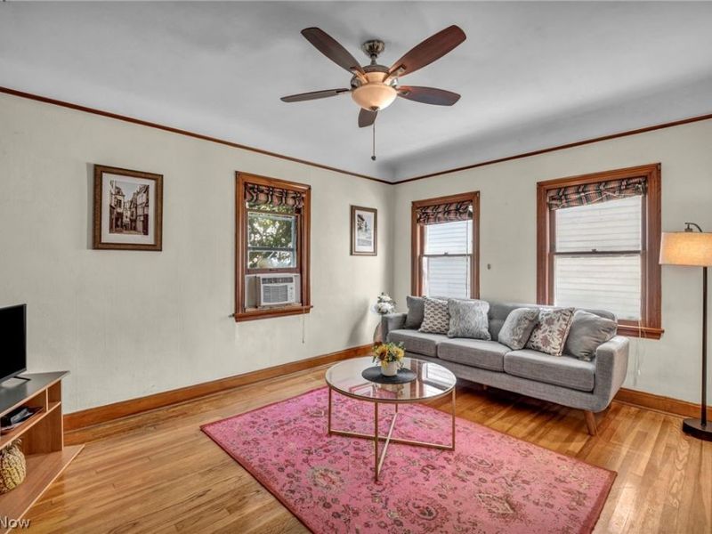 852 Starkweather, Cleveland, OH 44113 Photo 4