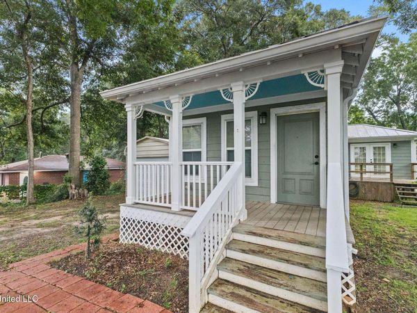 533 E College Avenue, Wiggins, MS 39577