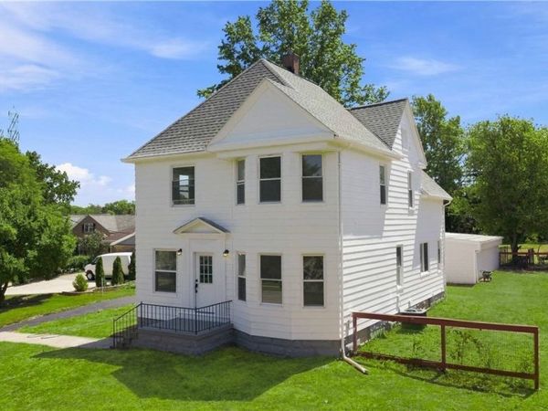 3223 W Pleasant Valley Road, Parma, OH 44134