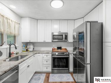 5615 Hallcliffe Court, Lincoln, NE 68516