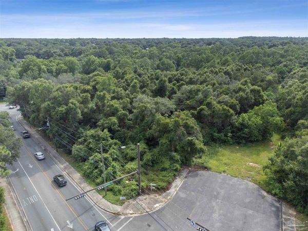 6013 Hilburn Rd, Pensacola, FL 32504