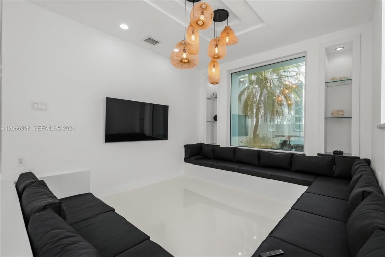 16203 NW 82nd Pl, Miami Lakes, FL 33016 Photo