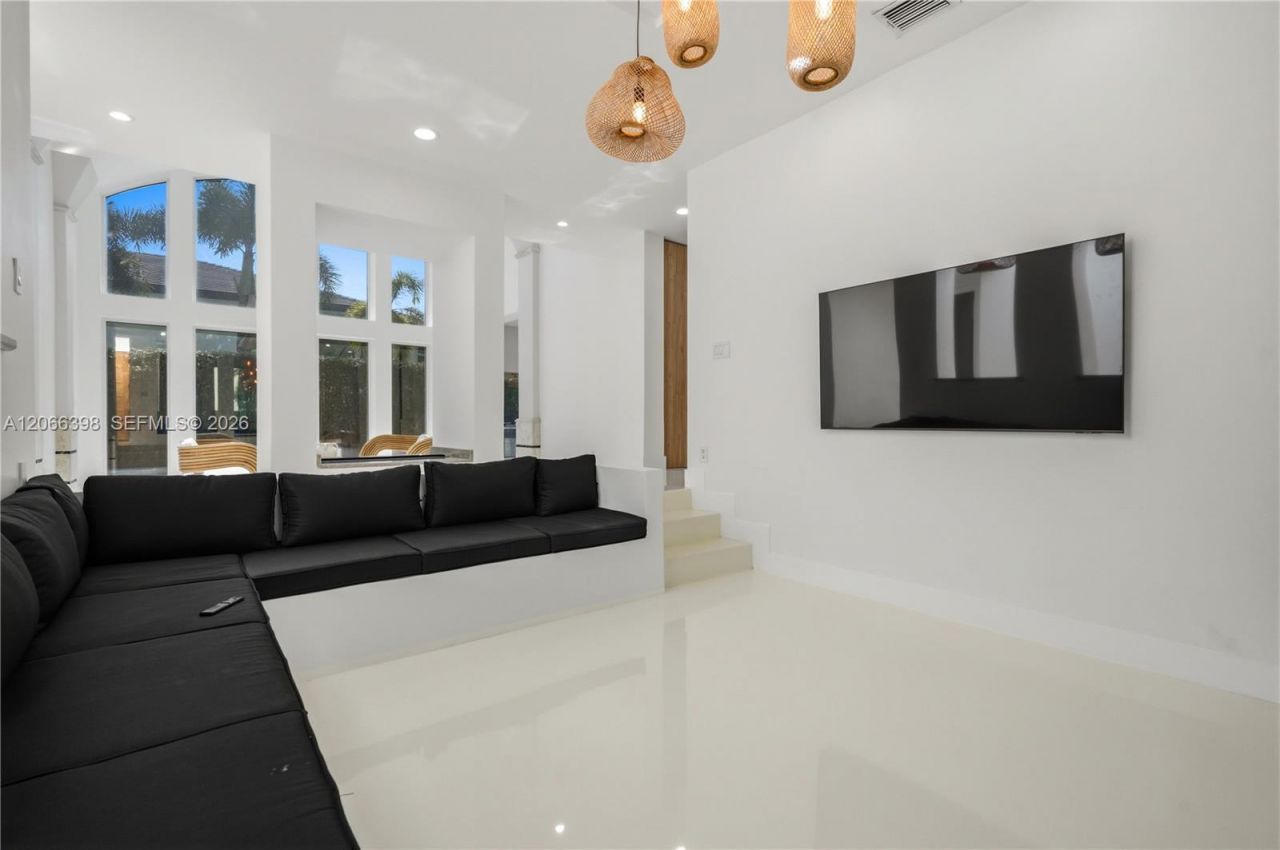 16203 NW 82nd Pl, Miami Lakes, FL 33016 Photo