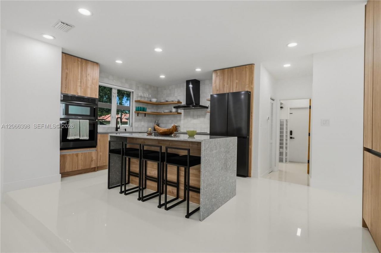 16203 NW 82nd Pl, Miami Lakes, FL 33016 Photo