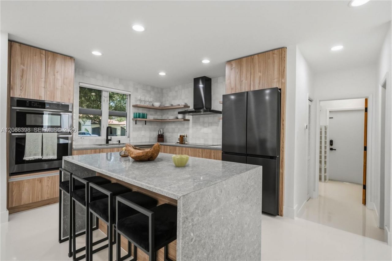 16203 NW 82nd Pl, Miami Lakes, FL 33016 Photo